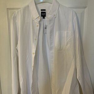 Gap Long Sleeve casual/dressy shirt. Bran new with tags. Never worn.